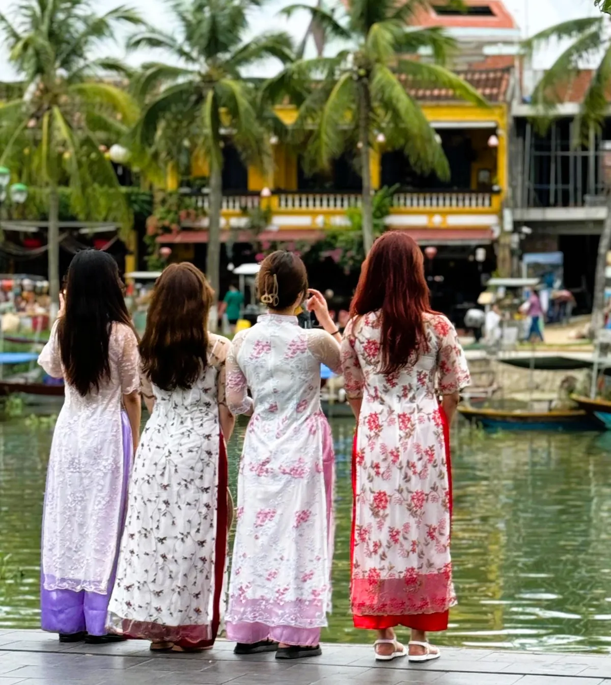 People and Cuisine Image 14